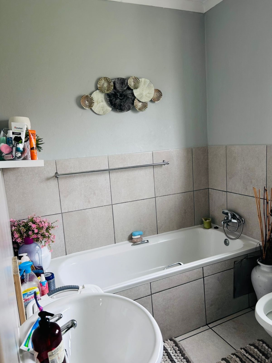 To Let 2 Bedroom Property for Rent in Waterval East North West